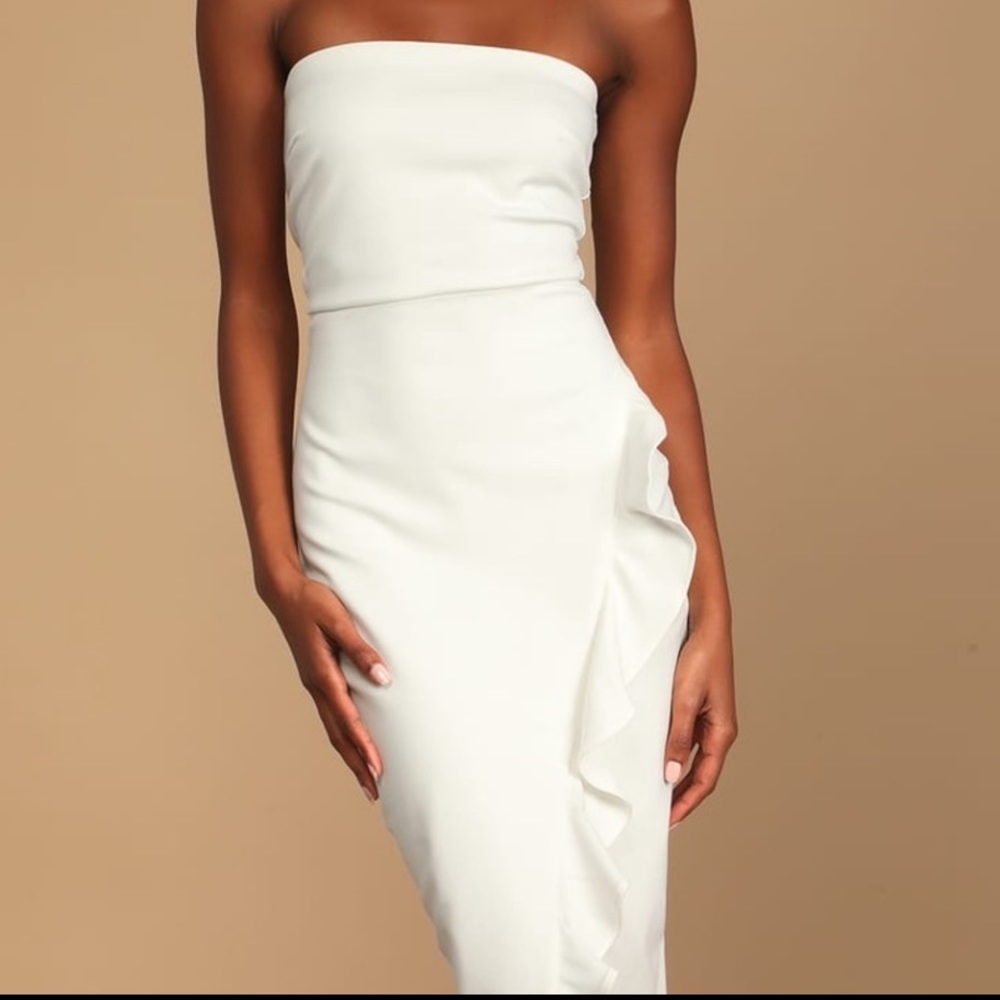 Brand new white Lulu dress with tags!! This would be great for brides 🤍